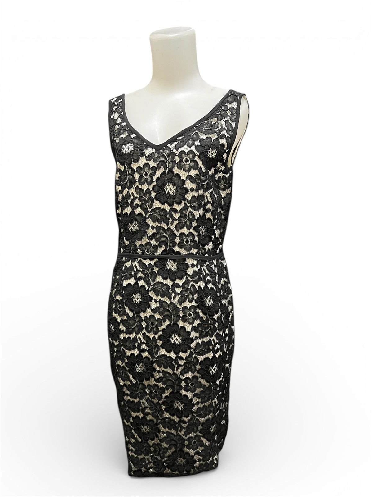 Moschino Vintage Moschino Lace Sleeveless Sheath Dress Floral Pattern Size M / US 6-8 / IT 42-44 - 1 Thumbnail