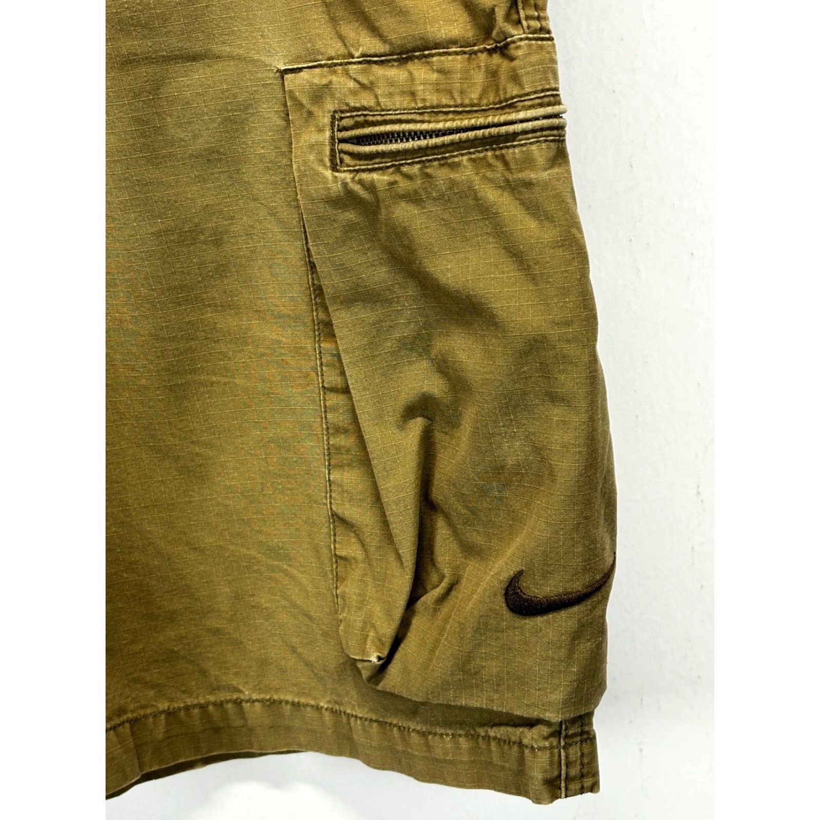 Nike NIKE Cargo Shorts 38 Green Embroidered Swoosh Regular Mens Size US 38 / EU 54 - 3 Thumbnail