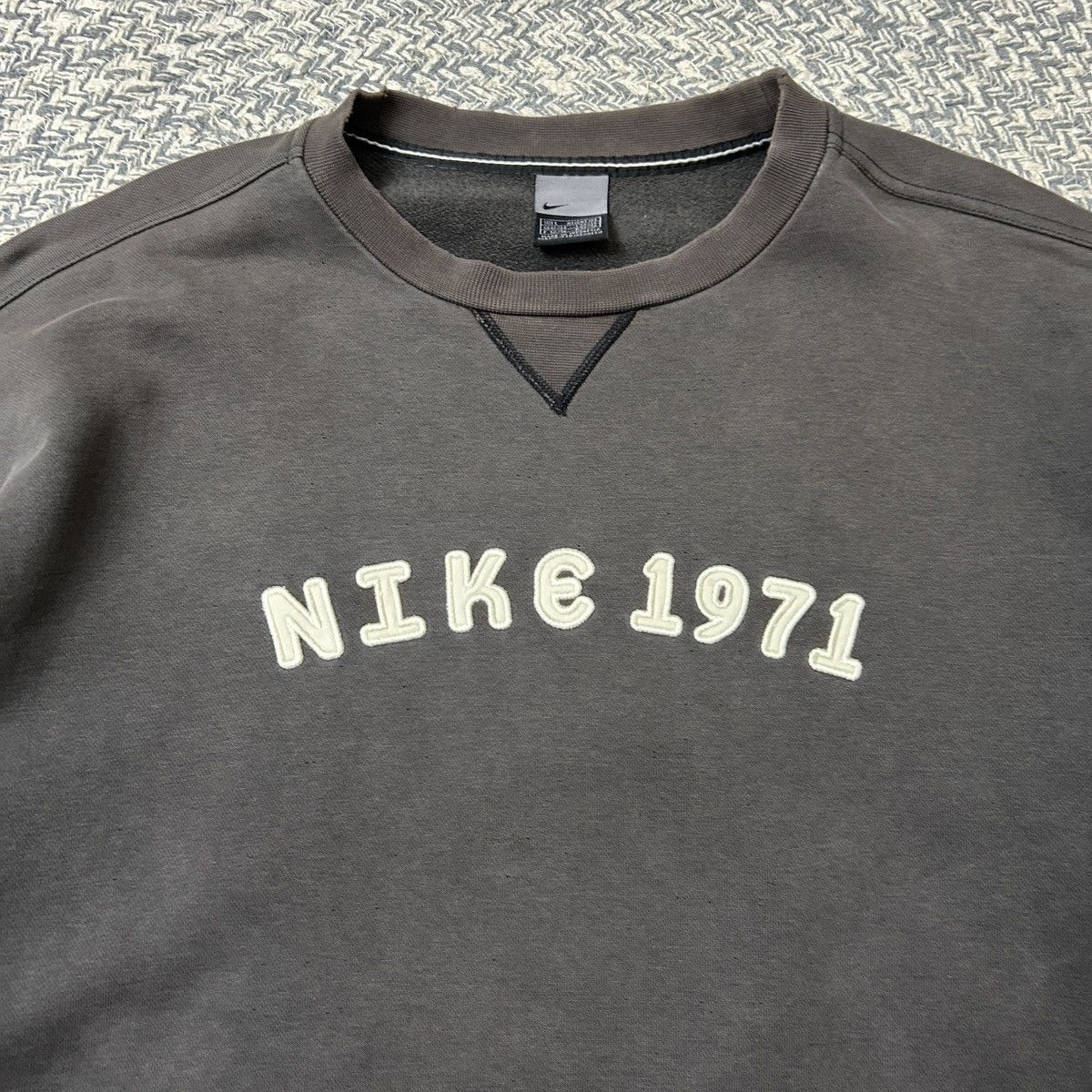 Nike × Vintage Vintage Nike 00s spellout 1971 sweatshirt Size US L / EU 52-54 / 3 - 3 Thumbnail