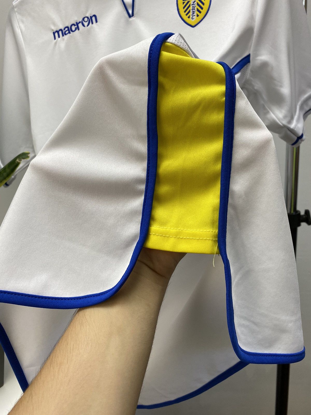 Macron × Vintage Leeds United 2013 2014 Home Soccer Jersey Size US S / EU 44-46 / 1 - 4 Thumbnail