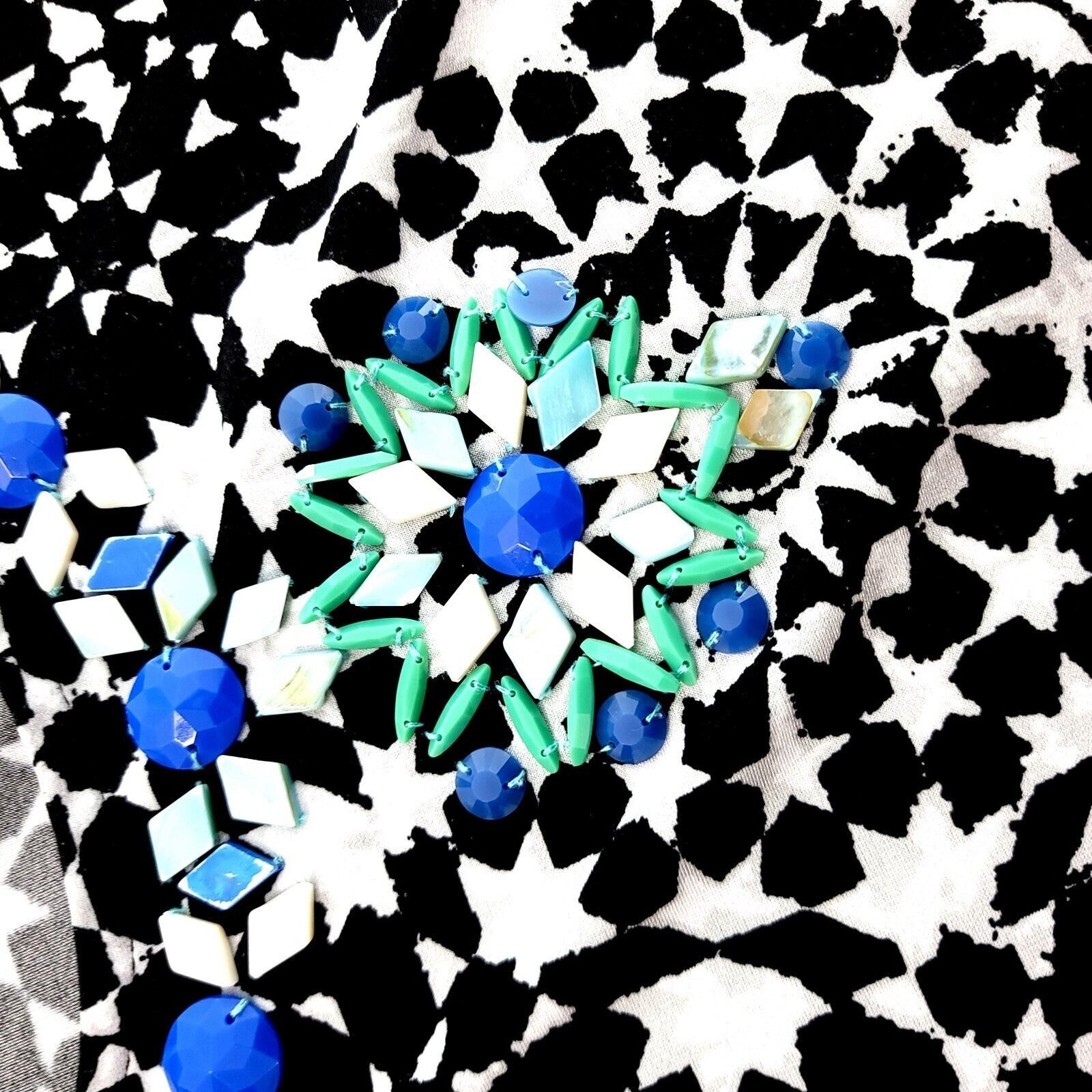 Vintage Ruby Rd. Petite PM Black White Floral Blouse W/ Blue Stones Size M / US 6-8 / IT 42-44 - 5 Thumbnail