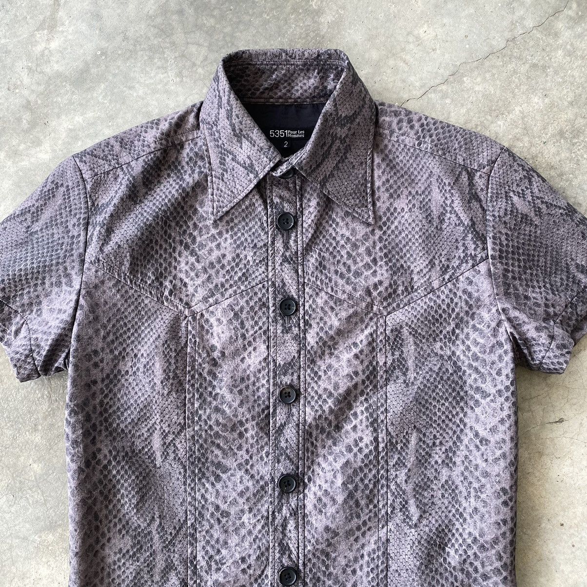 5351 POUR LES HOMMES × Japanese Brand 5351 Pour Les Hommes Snakeskin Printed Button Shirt Size US S / EU 44-46 / 1 - 3 Thumbnail