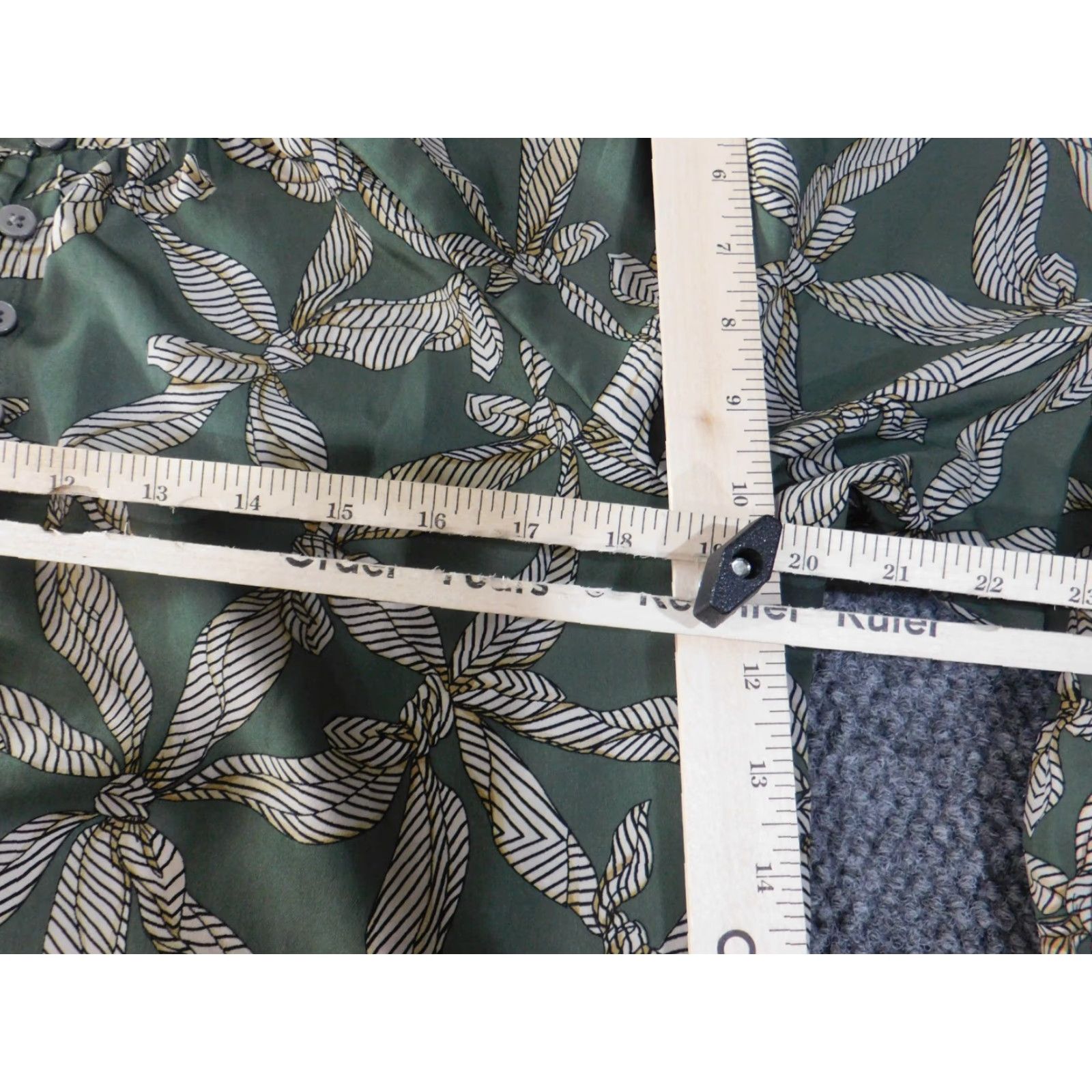 Ann Taylor Ann Taylor Loft Blouse Shirt Womens S Green Floral Knit Polyester Button Collared Pullover Casual Vintage No Size S / US 4 / IT 40 - 6 Thumbnail