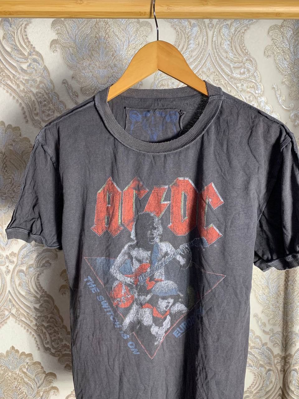 Band Tees Vintage AC/DC Europe 84 Tour T-shirt Metal Punk Y2K 90s Size US M / EU 48-50 / 2 - 2 Thumbnail