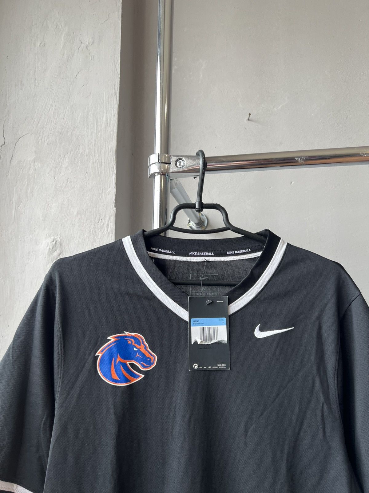 Nike NIKE BOISE STATE BRONCOS BASEBALL JERSEY SHIRT MEN’S NWT NEW Size US M / EU 48-50 / 2 - 4 Thumbnail