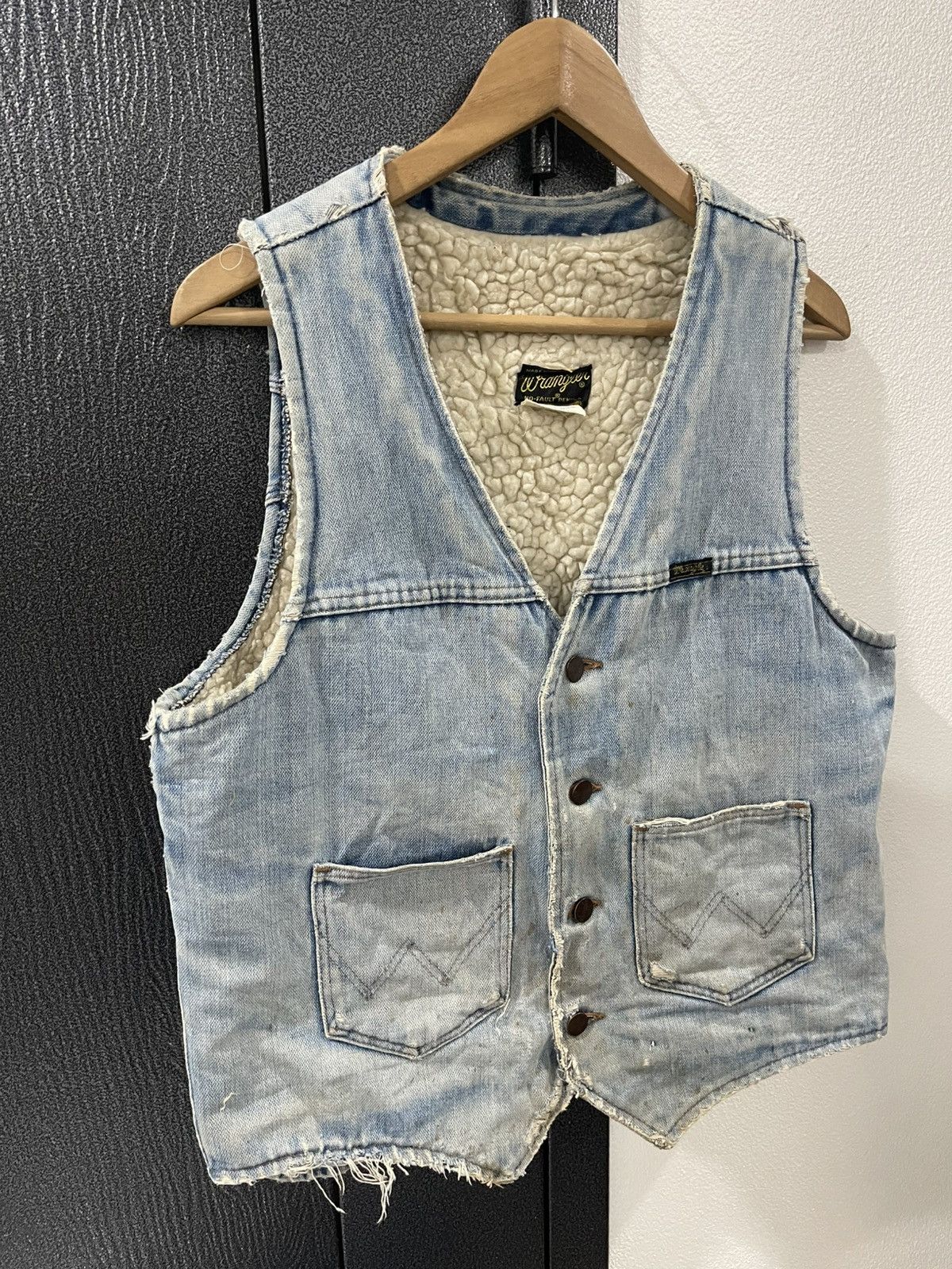 Wrangler Vintage Wrangler Sherpa Lined Distressed Denim Vest Size US M / EU 48-50 / 2 - 3 Thumbnail