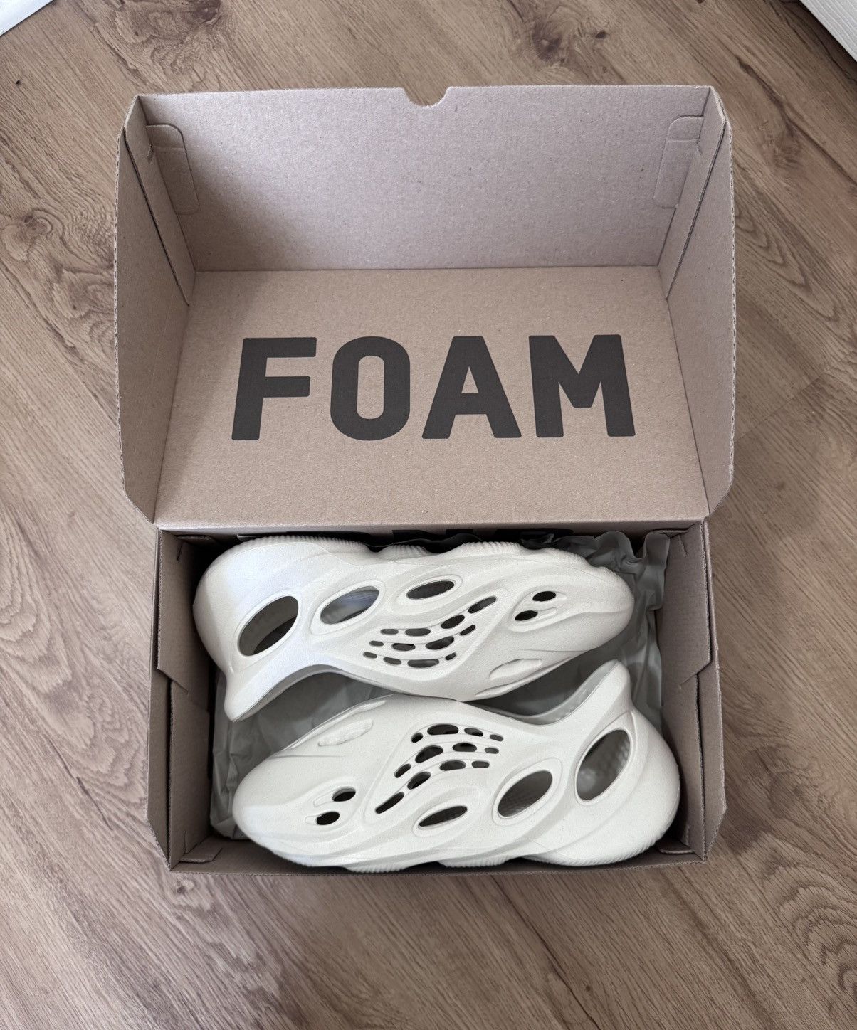 Adidas Adidas Yeezy Foam RNNR Sand Size US 10 / EU 43 - 25 Thumbnail