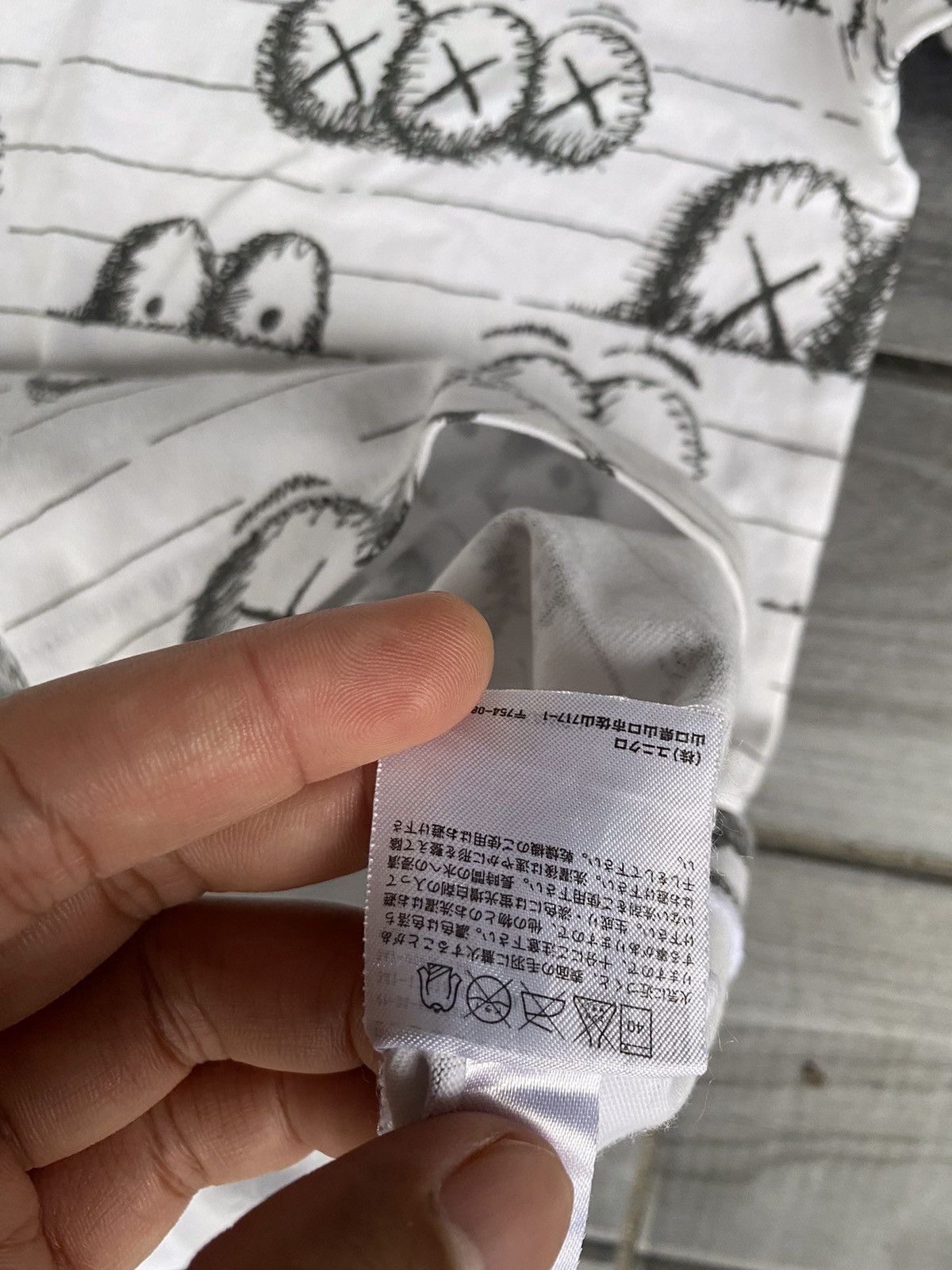 Japanese Brand × Kaws × Uniqlo Uniqlo x kaws tee Size US L / EU 52-54 / 3 - 6 Thumbnail