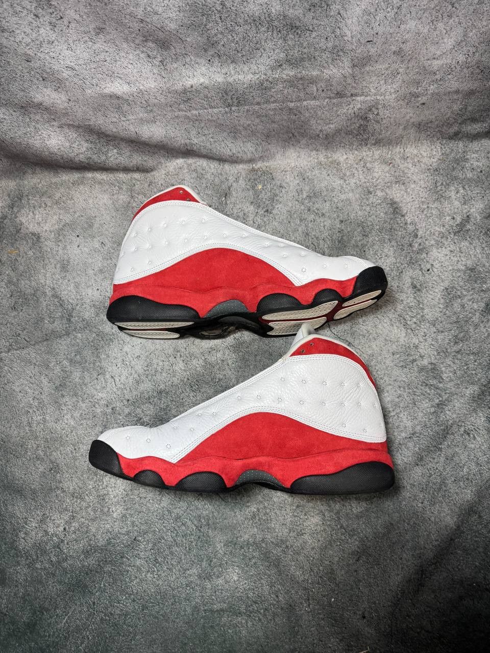 Jordan Brand Size 11 | Jordan 13 Chicago With Box | Pre-Owned Size US 11 / EU 44 - 9 Thumbnail