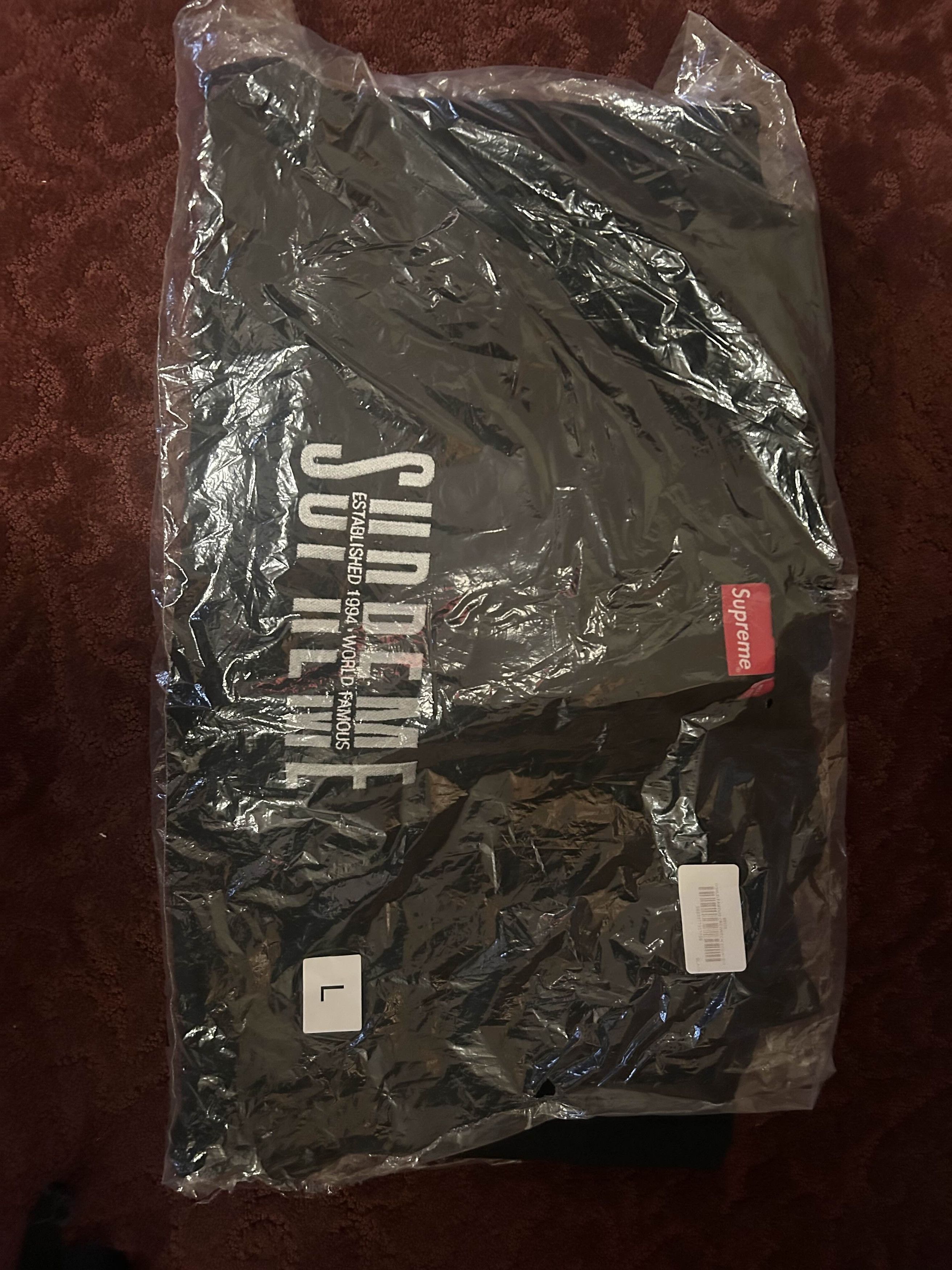Supreme World Famous Crewneck Size US L / EU 52-54 / 3 - 2 Thumbnail