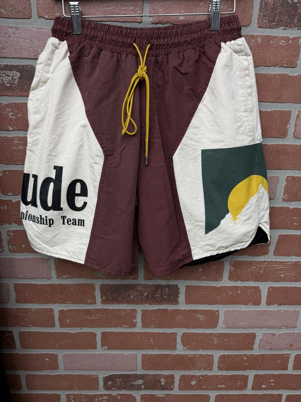 Rhude Medium Rhude Panel Logo shorts in a maroon Size US 32 / EU 48 - 4 Thumbnail