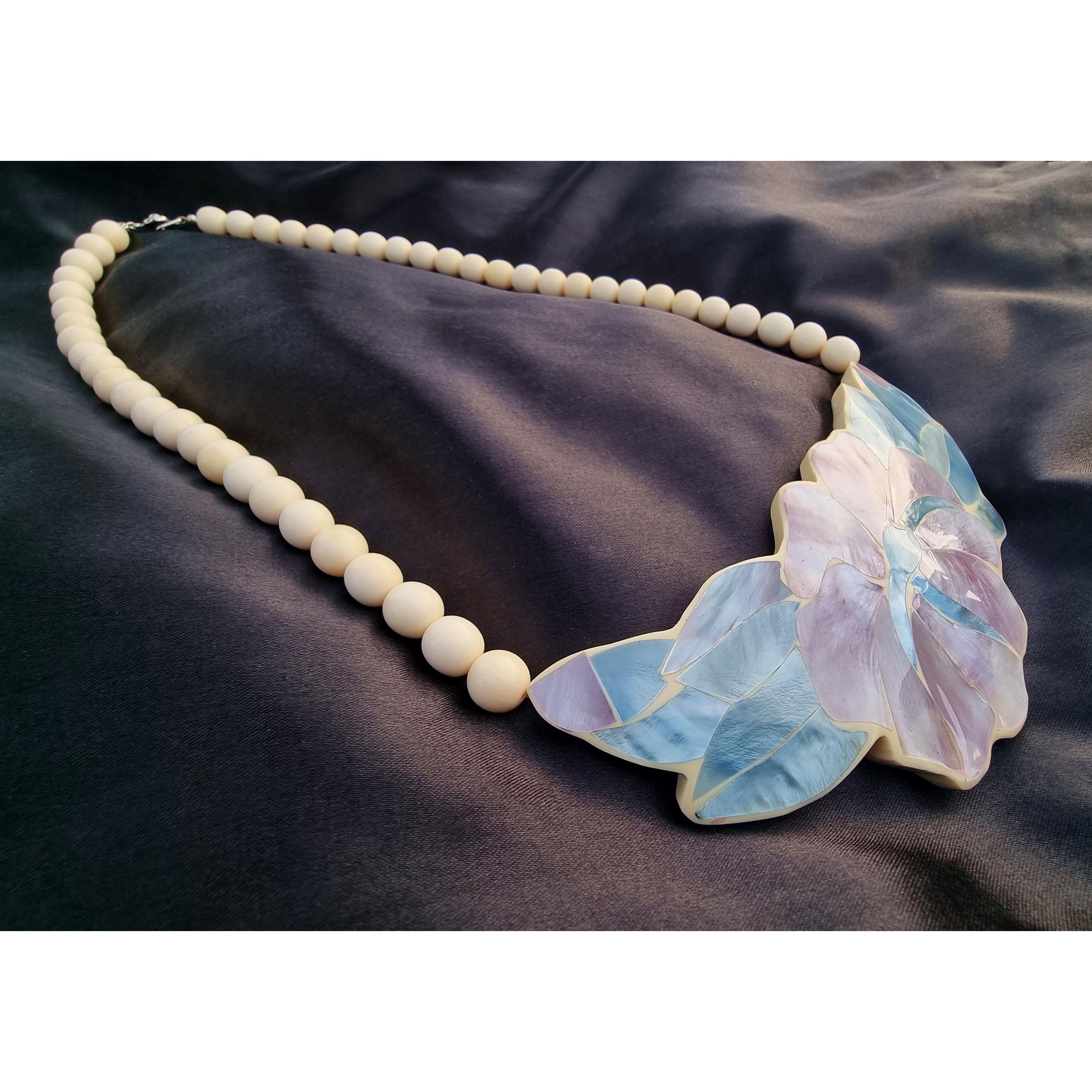 Vintage Vintage 1970s White Beaded Large Flower Statement Pendant Ne Size ONE SIZE - 3 Thumbnail