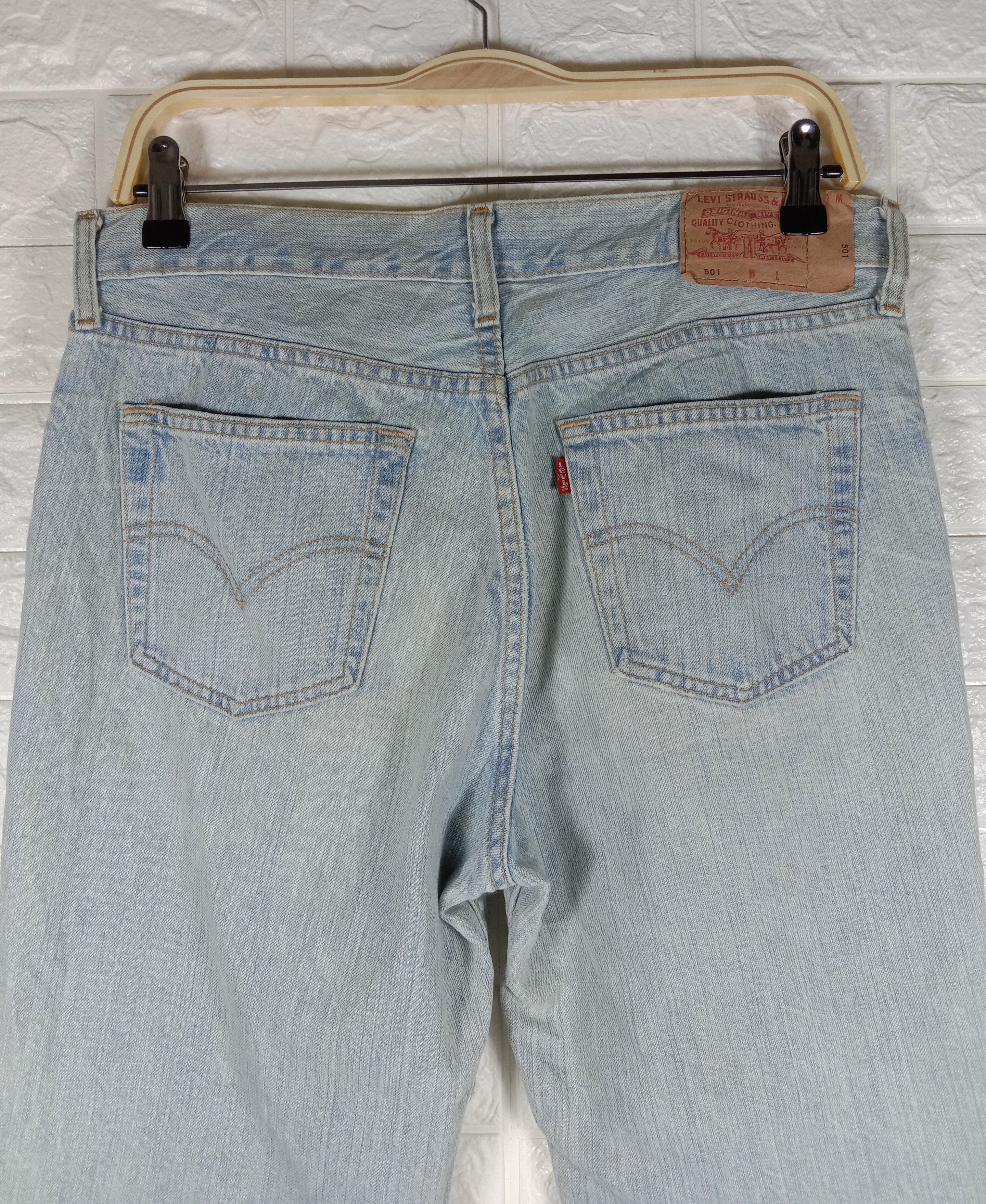 Levi's Vintage Levi’s 501 Jeans Light Wash Distressed Denim Size US 33 - 6 Thumbnail