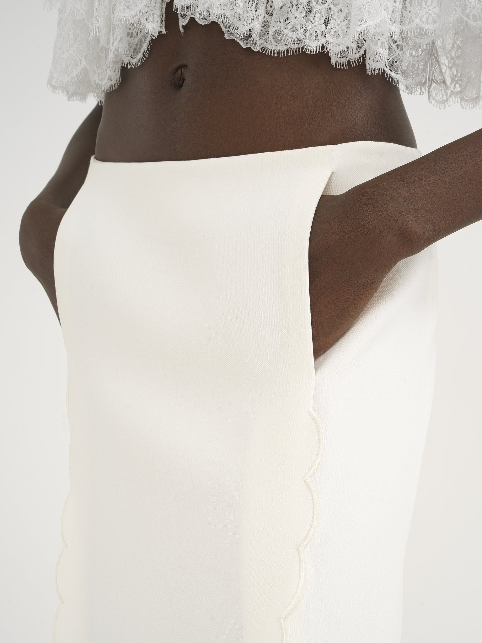 Chloe o1loc1c11025 Scallop Embroidered Column Skirt in White Size 25" / US 0 / IT 36 - 6 Thumbnail