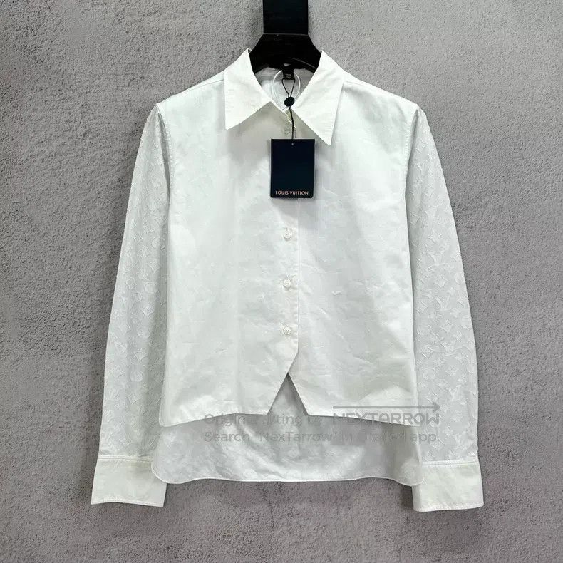 Louis Vuitton Louis Vuitton White embossed shirt Size XS / US 0-2 / IT 36-38 - 1 Thumbnail