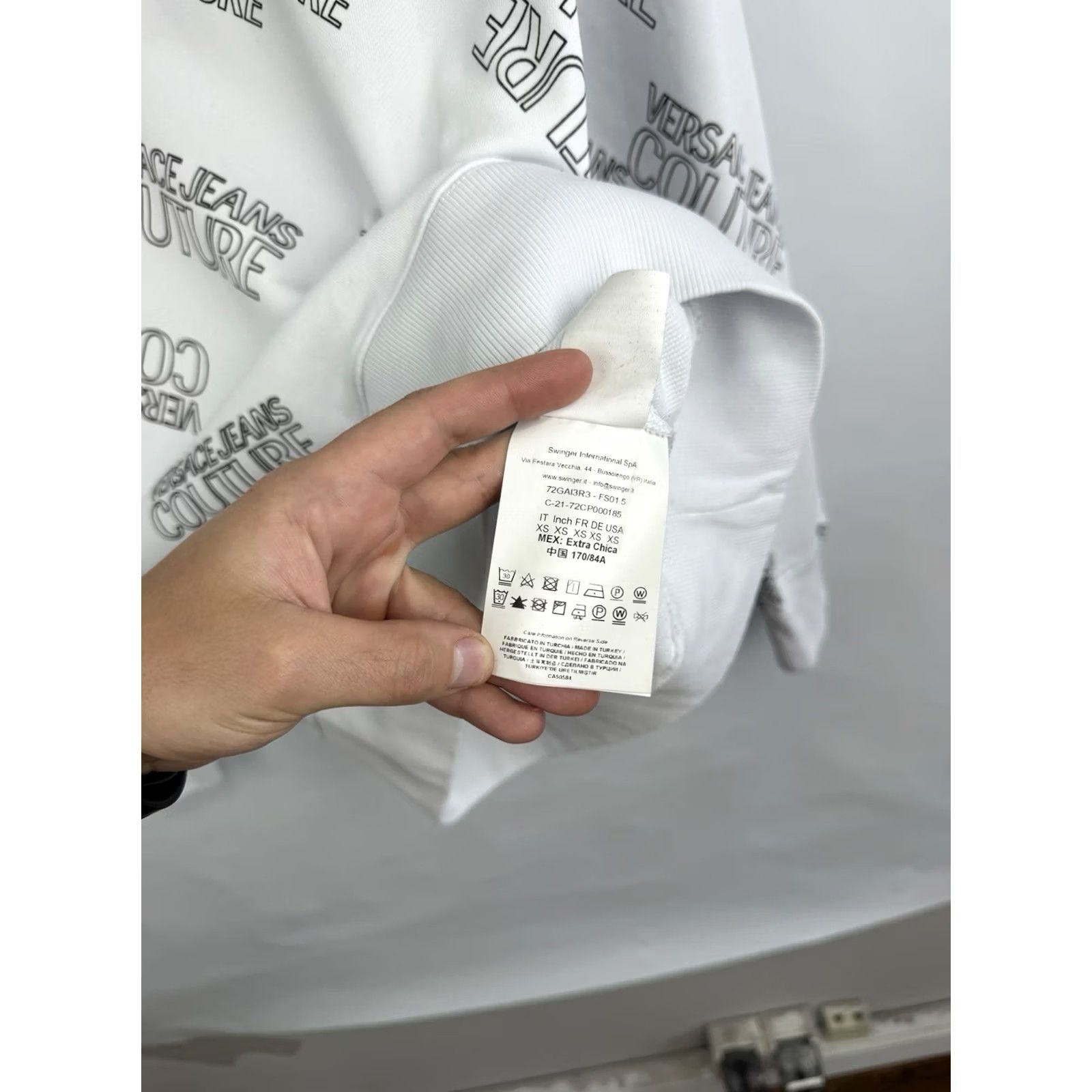 Versace Jeans Couture VINTAGE Versace Jeans Couture Sweatshirt Retro Hype Y2K XS White Mens Pullover XS/S Regular Size Size US XS / EU 42 / 0 - 7 Thumbnail