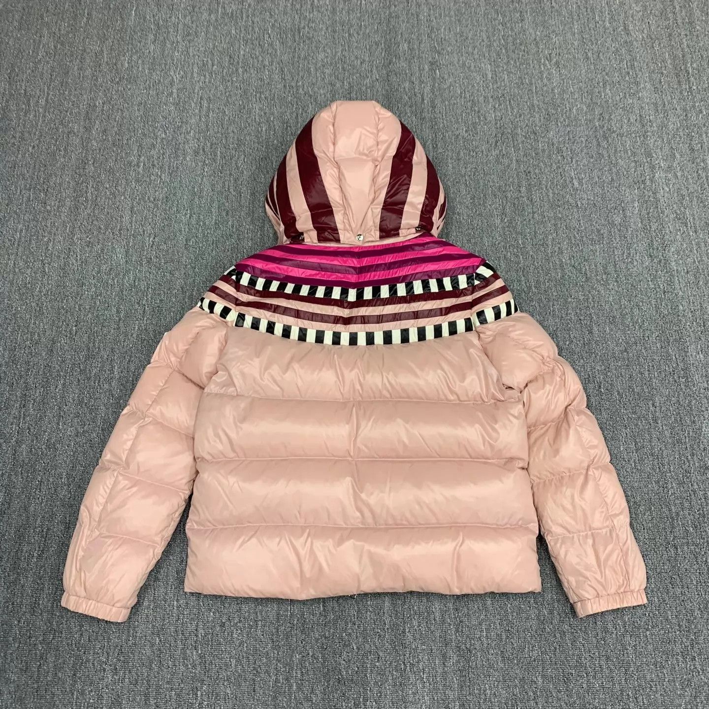 Moncler Moncler Pink Pattern Hooded Down Jacket 1 95 New Size S / US 4 / IT 40 - 2 Thumbnail