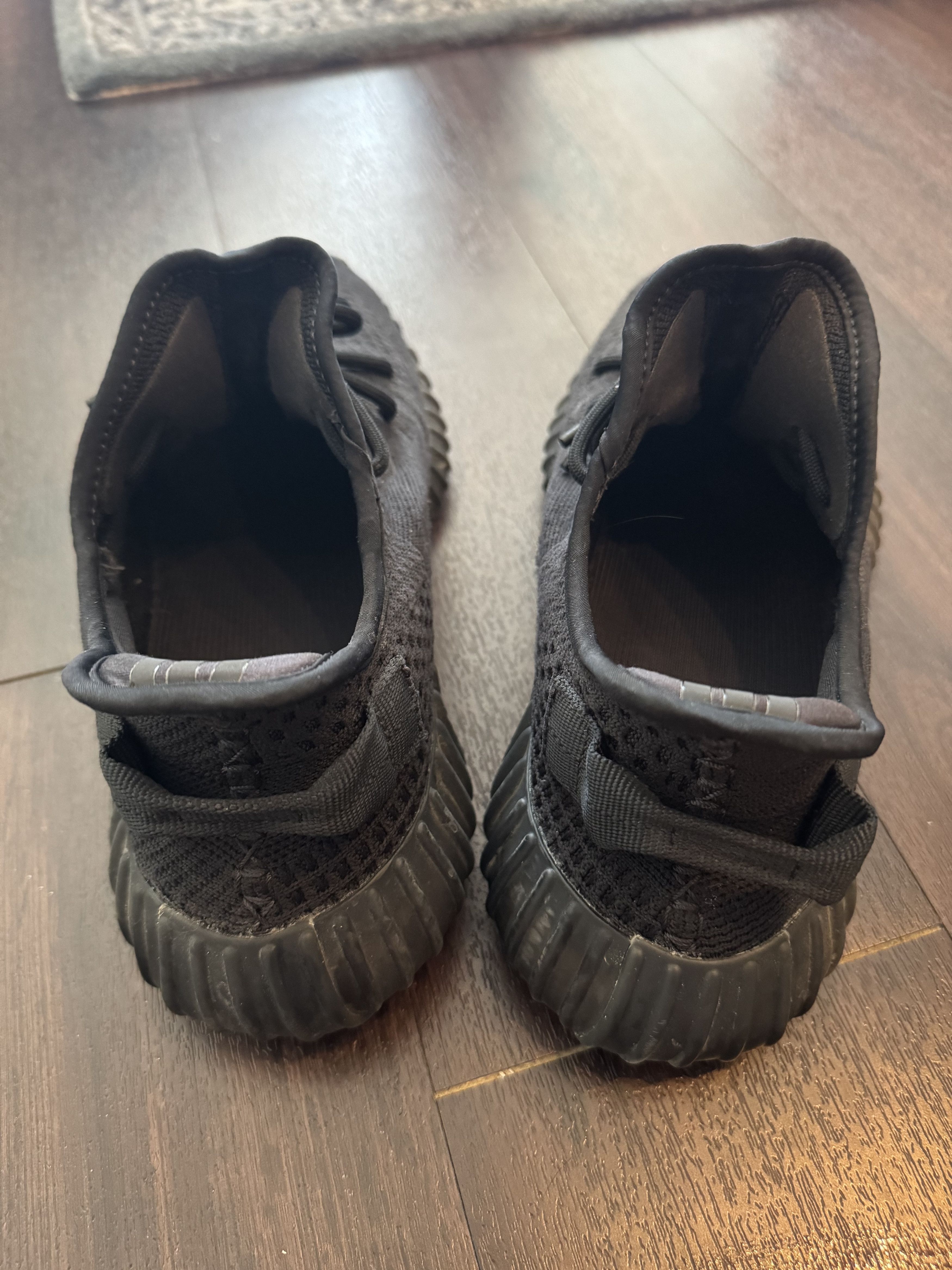 Yeezy Yeezy 350 v2 “Onyx” Size US 10.5 / EU 43-44 - 2 Thumbnail