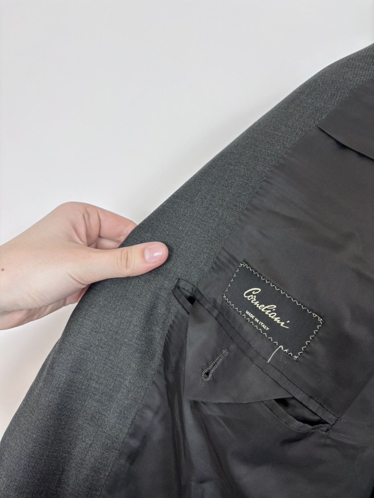 Corneliani Corneliani Men’s 2-Piece Grey Super 120s Wool Suit Size 42R - 9 Thumbnail