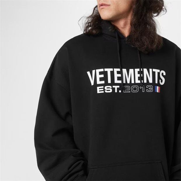 Vetements o1g2r1mq0824 Logo Print Hoodies in Black Size US L / EU 52-54 / 3 - 3 Thumbnail