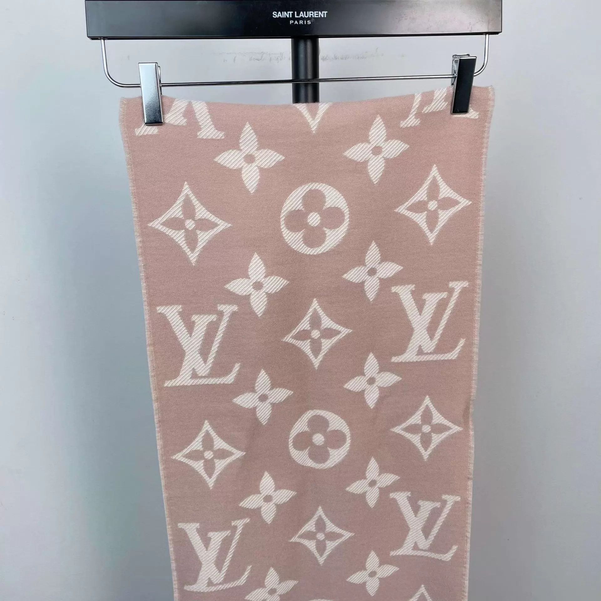 Louis Vuitton LV double-faced cashmere scarf pink Size ONE SIZE - 9 Thumbnail