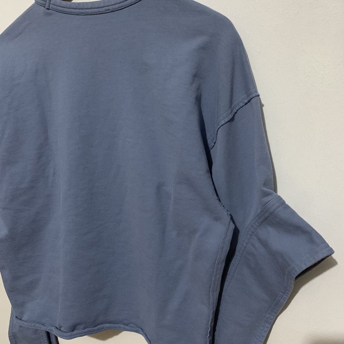 JW Anderson JW Anderson Logo Deconstructed Sleeve Cropped Sweatshirt Size M / US 6-8 / IT 42-44 - 10 Thumbnail