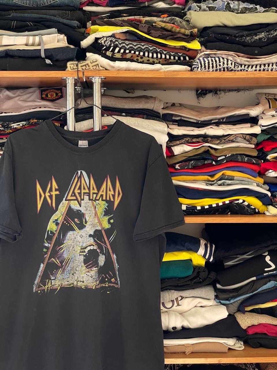 Other Vintage Y2K Def Leppard Heavy Metal Trashed Tee Size US XL / EU 56 / 4 - 4 Thumbnail