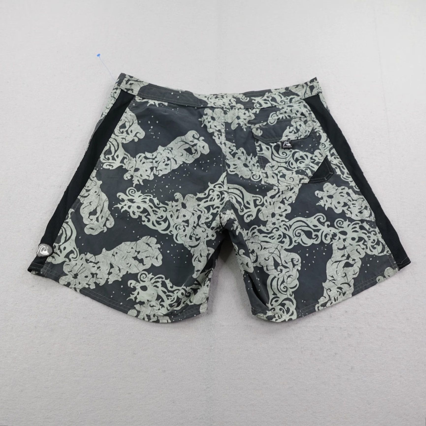 Quiksilver VINTAGE Quiksilver Board Shorts Mens 38 Swim Trunks Bathing Suit Gray Paisley 90s Surfing USA Mens Size US 38 / EU 54 - 3 Thumbnail