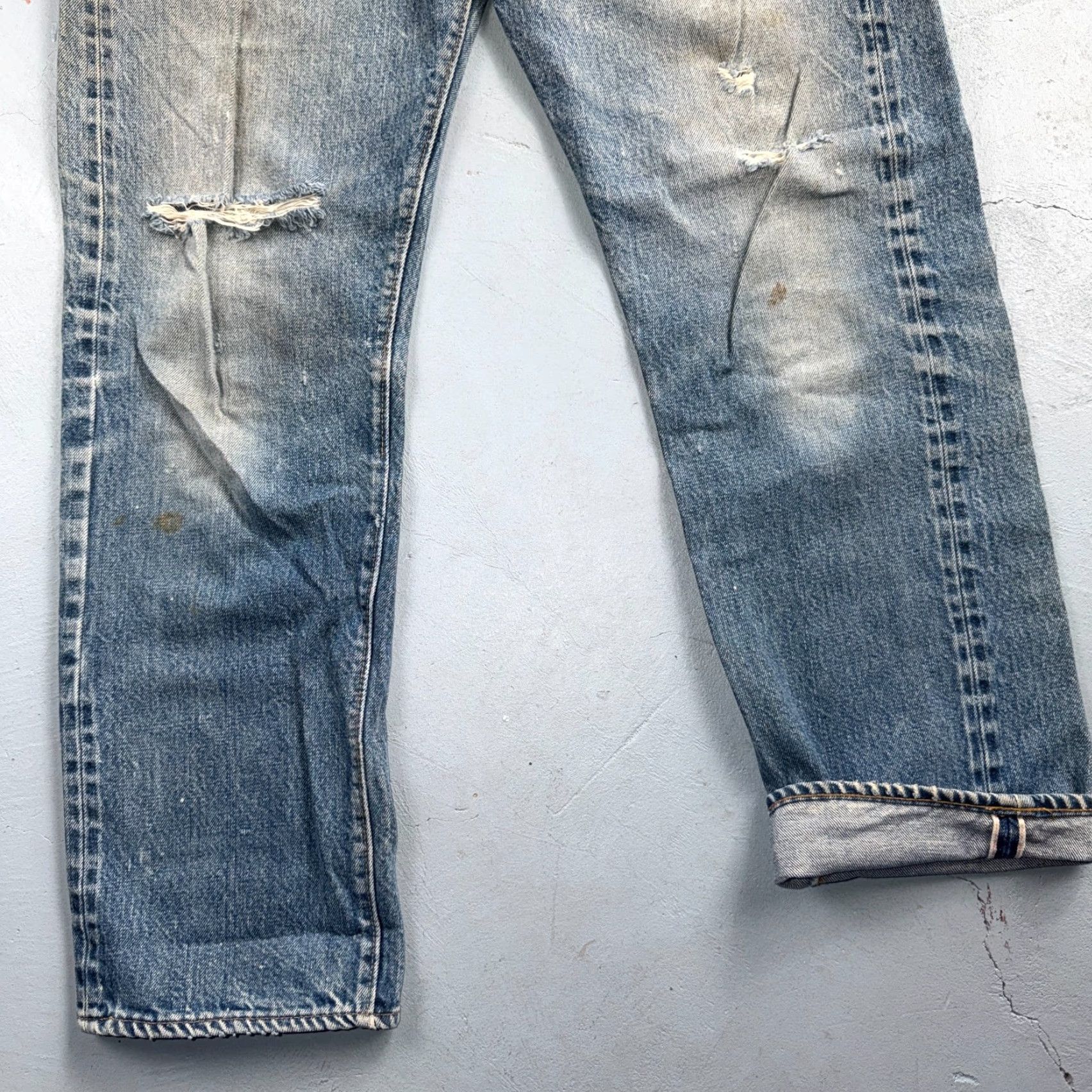Levi's VINTAGE Levi's 501 Jeans Light Wash 35x34 80s USA Selvedge 5-Pocket Denim Straight Mens Blue Cotton Belted Distressed N/A Size US 35 - 3 Thumbnail