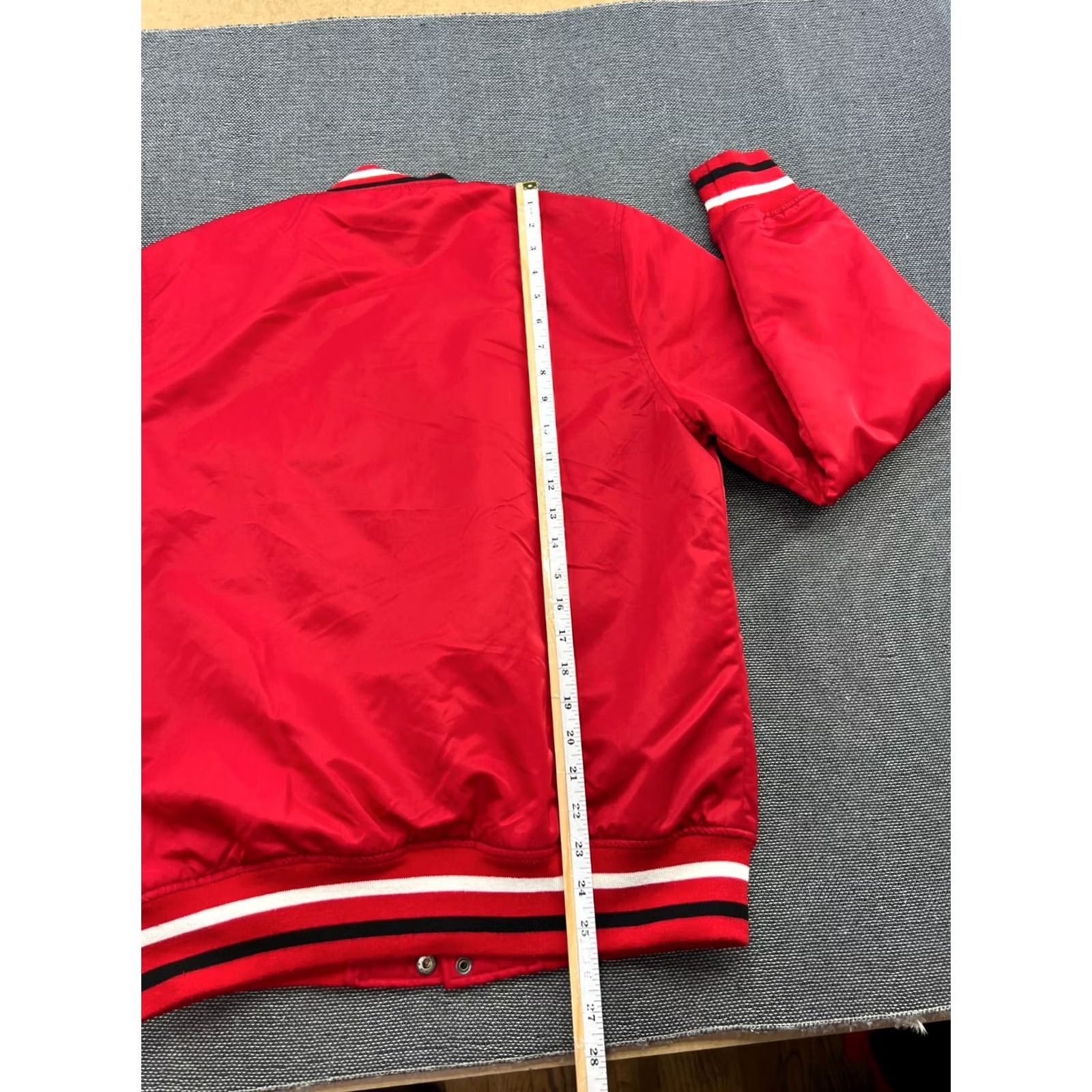 Starter Chicago Bulls Starter Black label Varsity Satin Bomber Jacket Mens M Red Nike Shirt Size US M / EU 48-50 / 2 - 7 Thumbnail