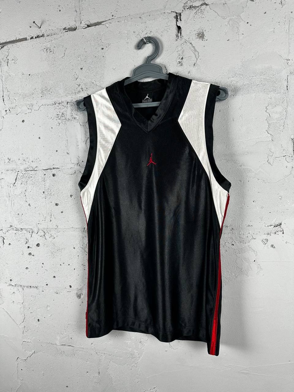 Jordan Brand × Nike × Vintage Nike Tank Top Jordan Vintage Mini Center Logo Y2k Style Size US S / EU 44-46 / 1 - 2 Thumbnail