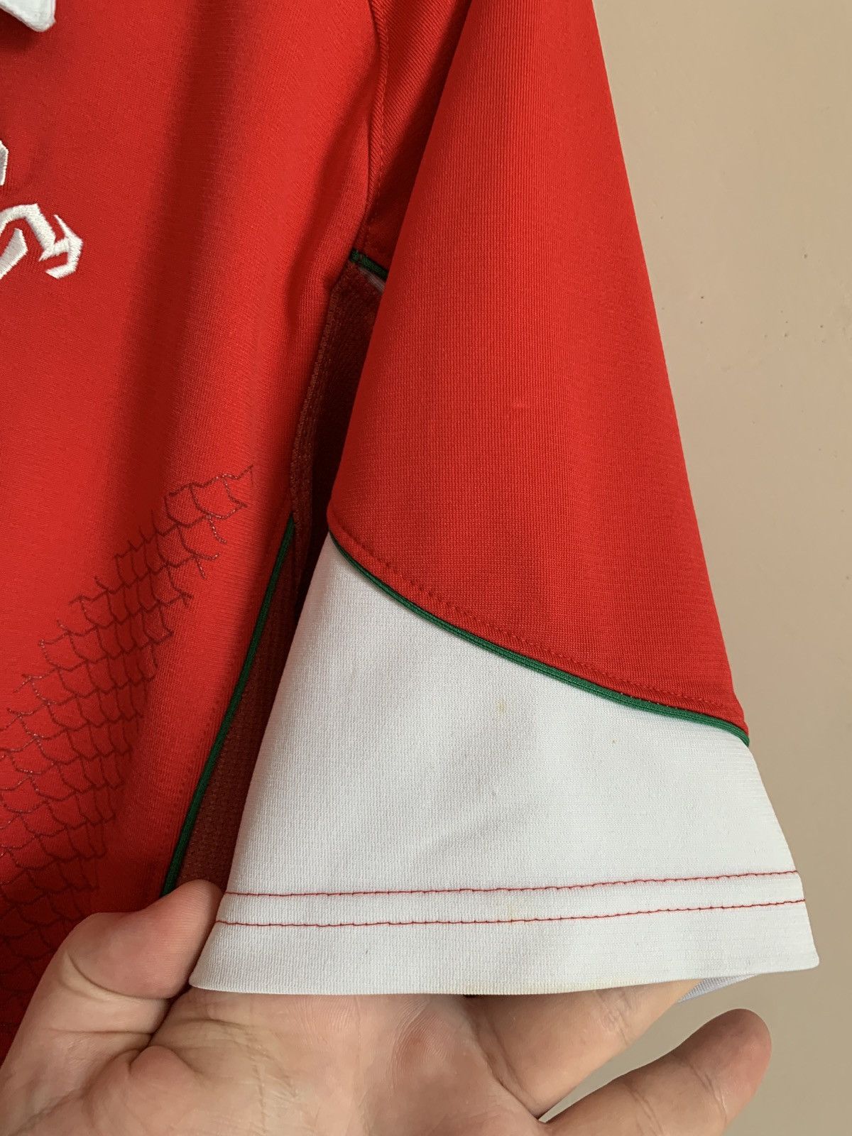 Under Armour Wales 2008 Home Rugby Union Shirt Under Armour Jersey Sz S Size US S / EU 44-46 / 1 - 7 Thumbnail