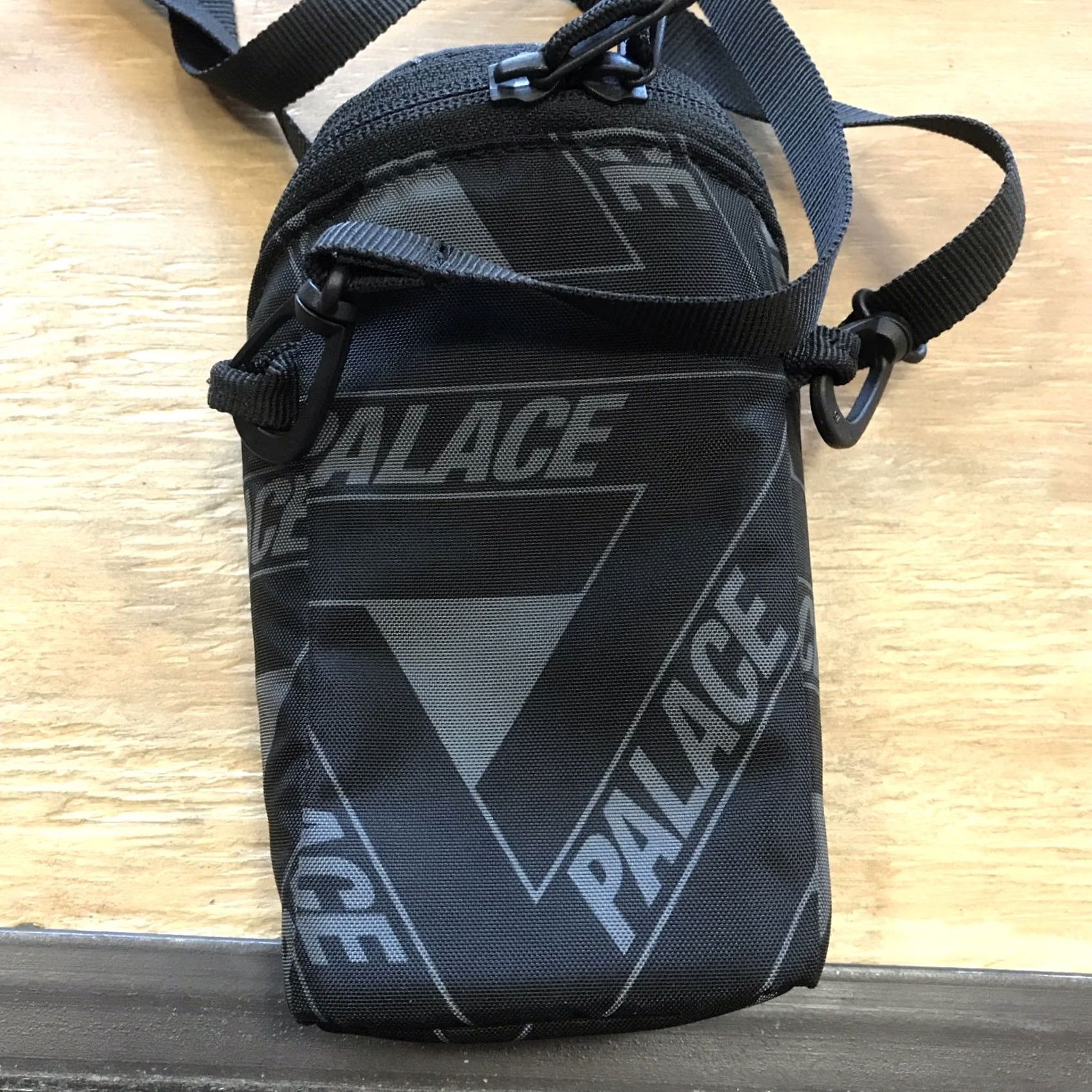 Palace VINTAGE Palace Skateboards Nylon Satchel Mini Bag Black And Grey Crossbody Bag Mens Mini Black Nylon Satchel Palace Skateboards Size ONE SIZE - 3 Thumbnail