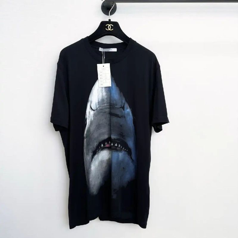Givenchy Givenchy Black Cotton Shark Print T-Shirt 0089 Size US L / EU 52-54 / 3 - 1 Thumbnail