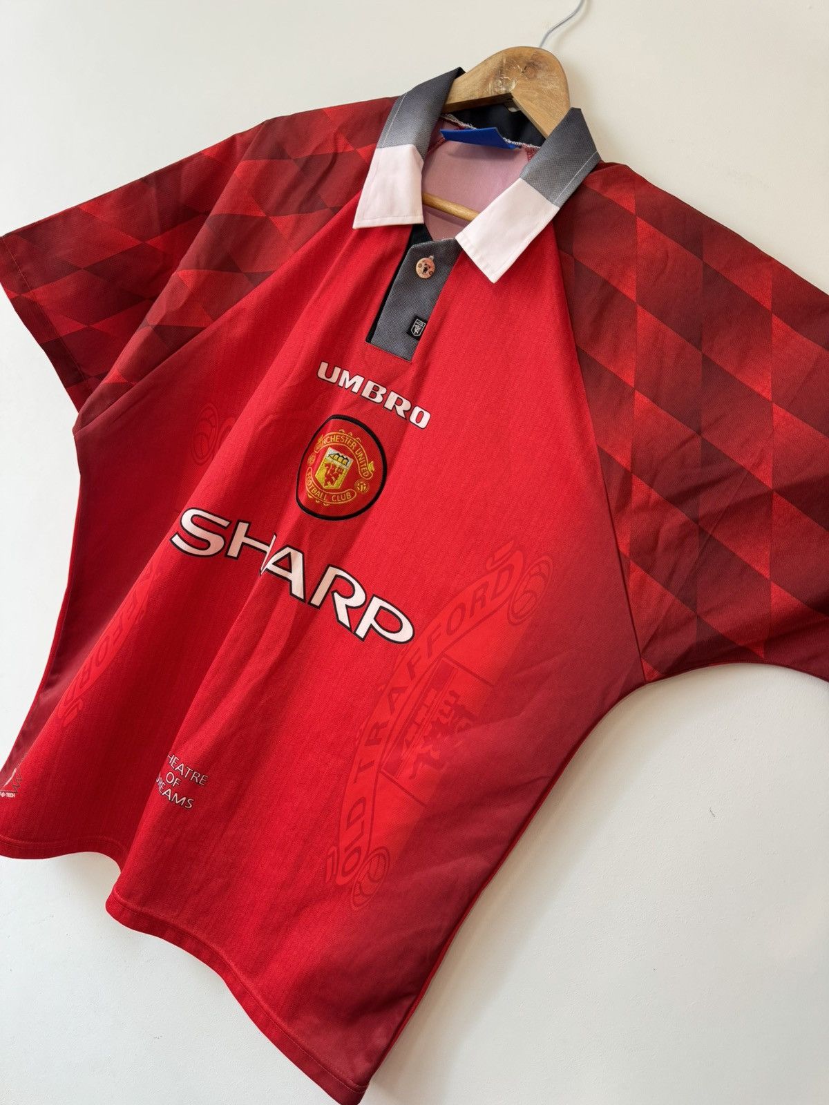 Umbro Vintage Manchester United 1996-1998 Home Soccer Jersey Shirt Size US L / EU 52-54 / 3 - 7 Thumbnail