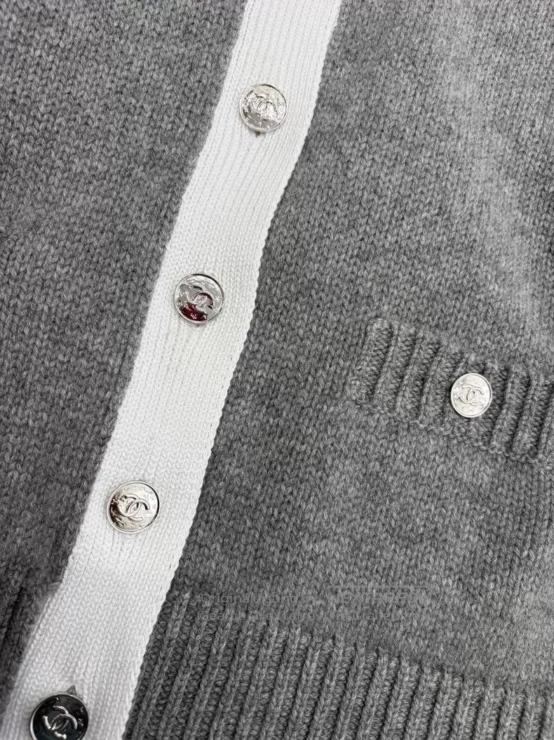 Chanel Chanel Gray and white fake two-piece cashmere cardigan jac Size XS / US 0-2 / IT 36-38 - 3 Thumbnail