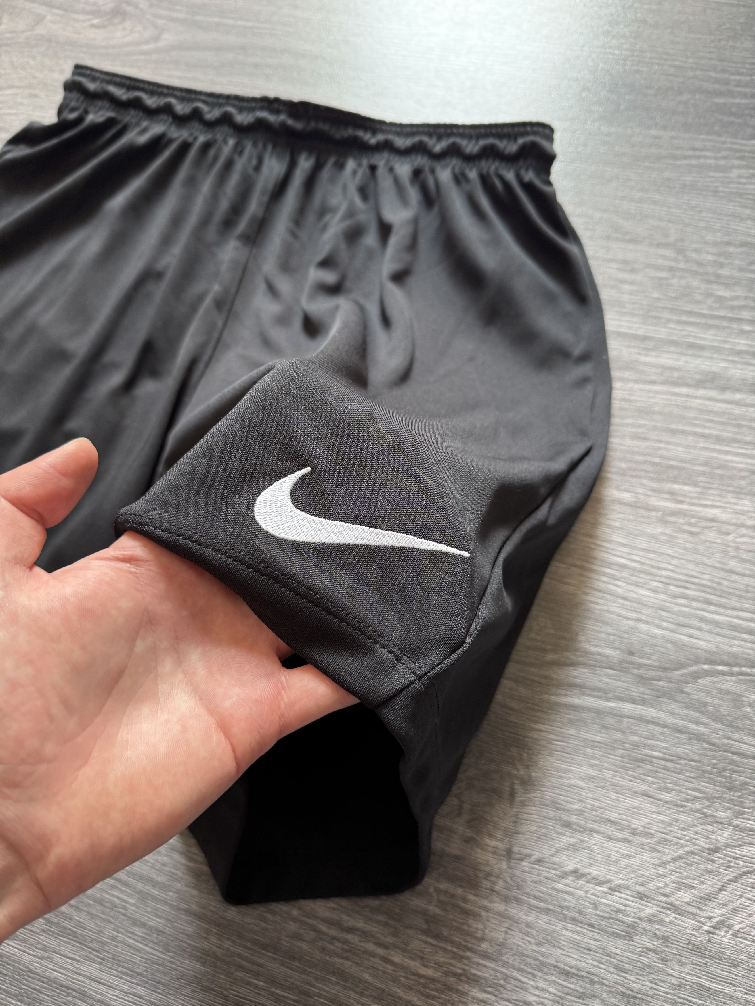 Nike × Vintage Mens Nike Swoosh Shorts black streetwear y2k Size US 34 / EU 50 - 3 Thumbnail