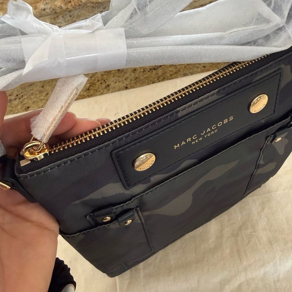 Marc Jacobs Marc Jacobs Preppy Swing Nylon Flat Crossbody Bag ~NWT~ Camo Size ONE SIZE - 6 Thumbnail