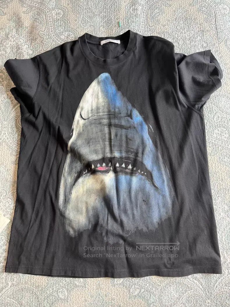 Givenchy Givenchy Shark print short sleeve Size US L / EU 52-54 / 3 - 1 Thumbnail