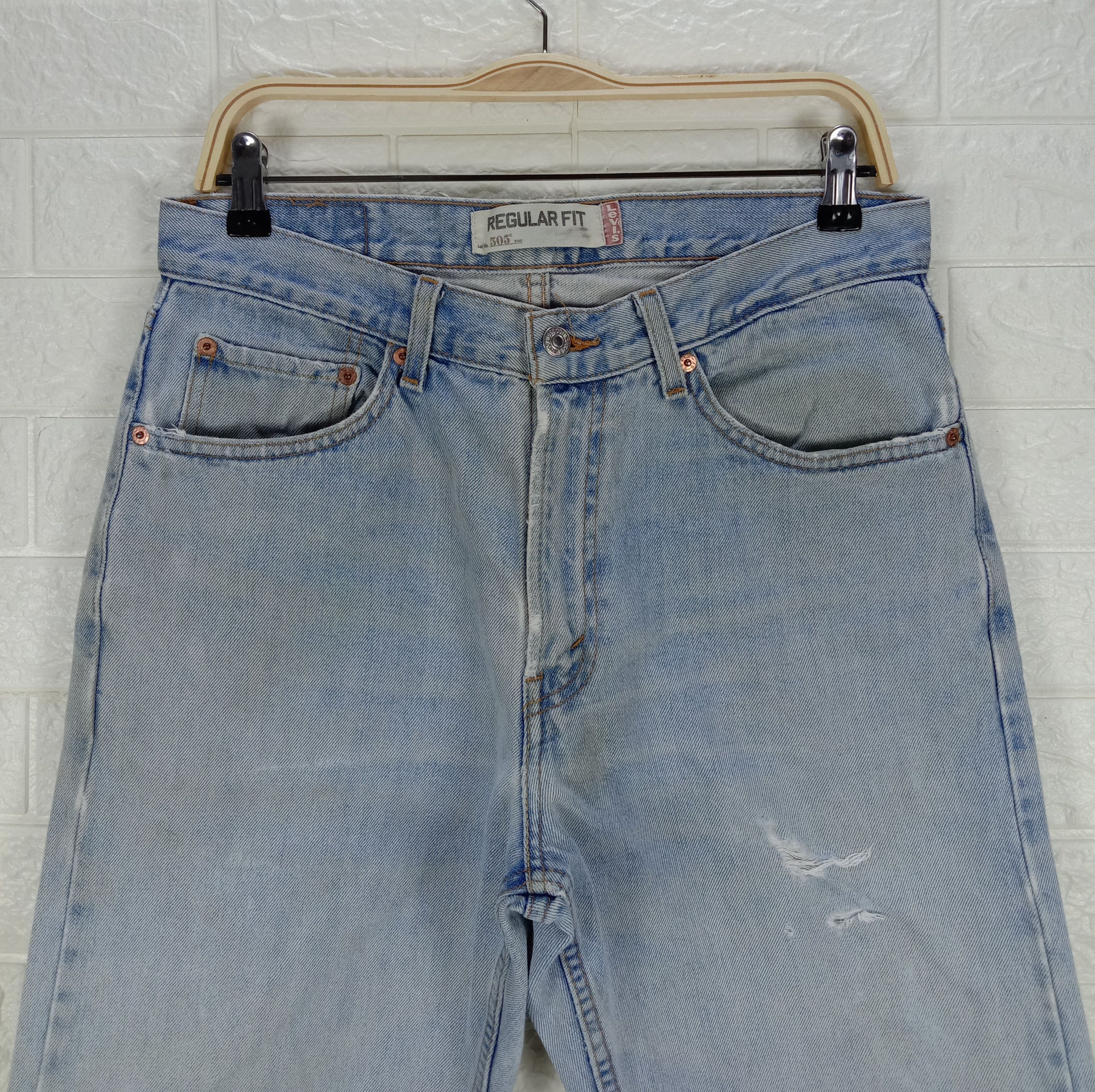 Levi's Vintage Levi's 505 Jeans Light Wash Distressed Denim Size US 32 / EU 48 - 2 Thumbnail