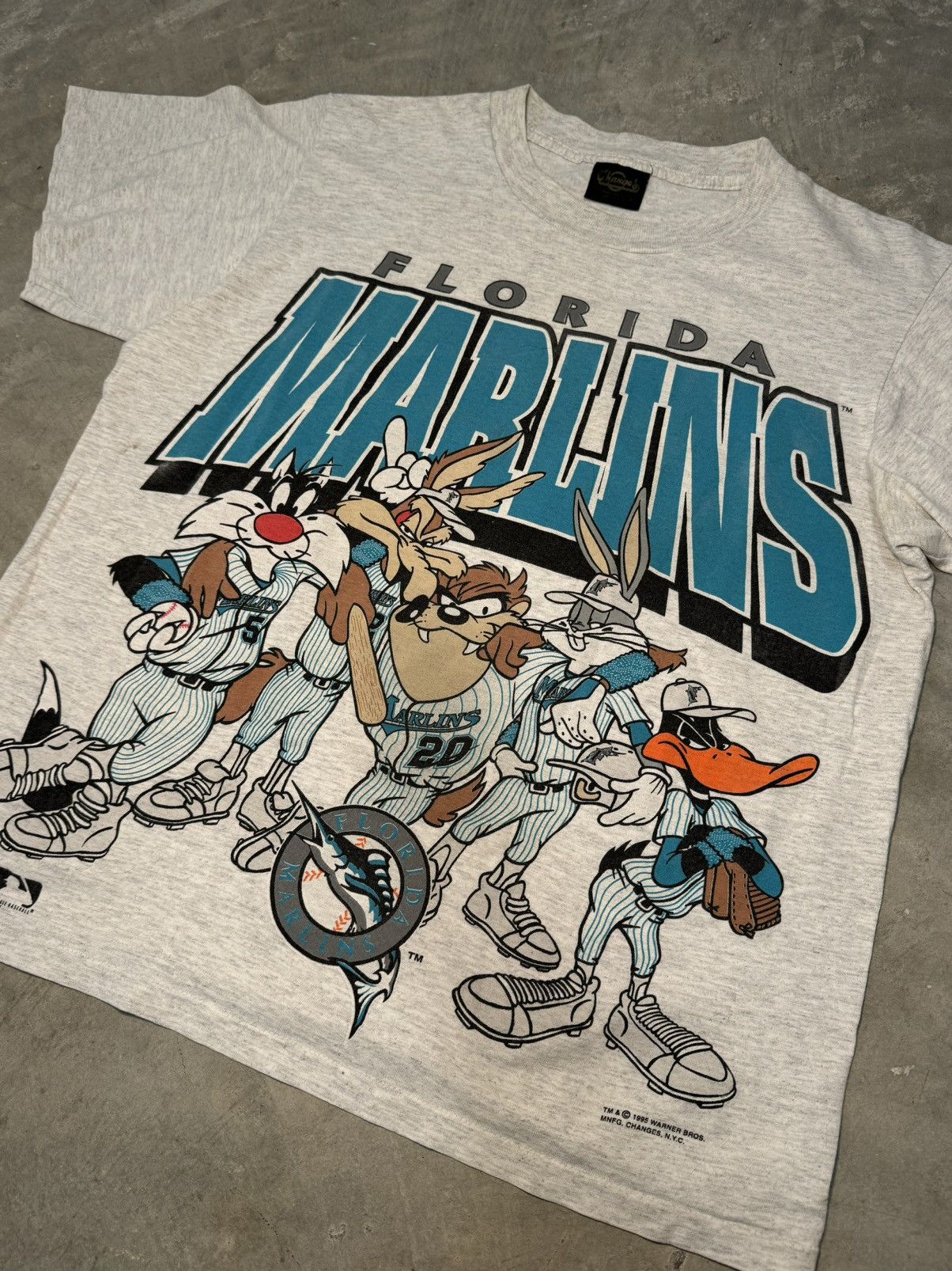 Changes 1995 Florida Marlins x Looney Tunes Changes grail Taz Bugs Size US L / EU 52-54 / 3 - 2 Thumbnail