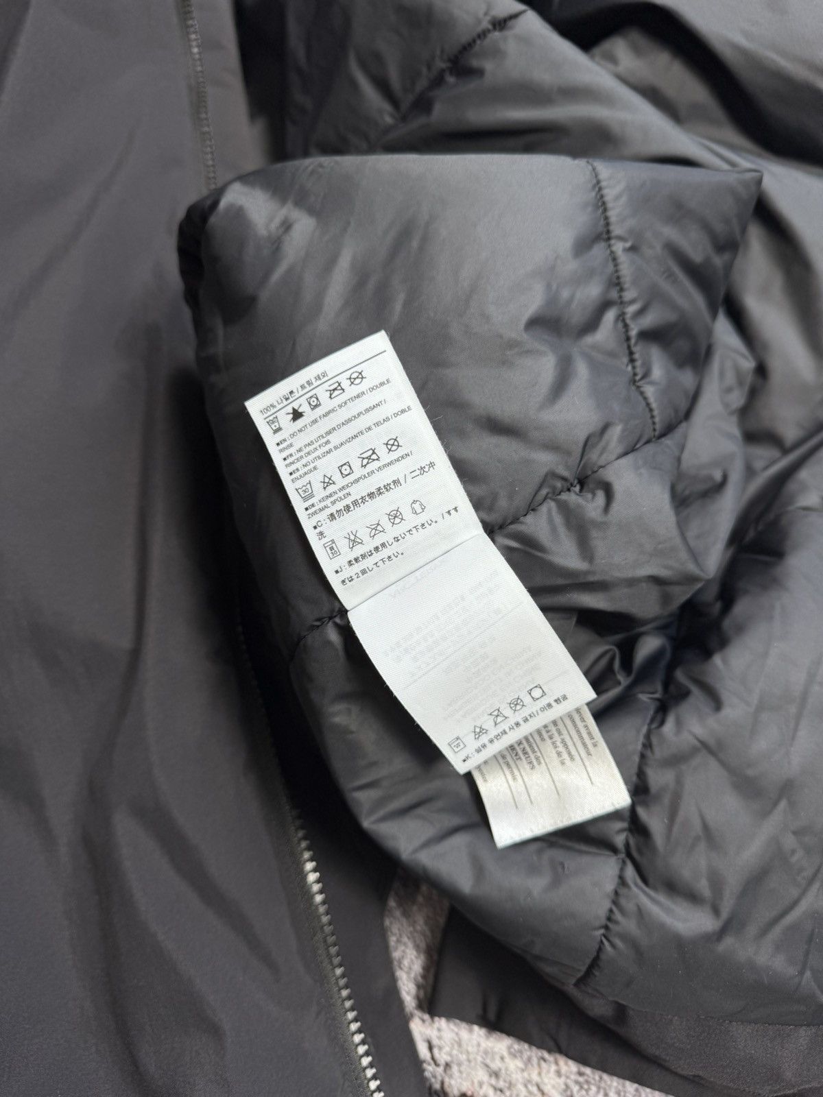 Arc'teryx Arc'teryx Windstopper Insulated Jacket — Black Size US S / EU 44-46 / 1 - 12 Thumbnail