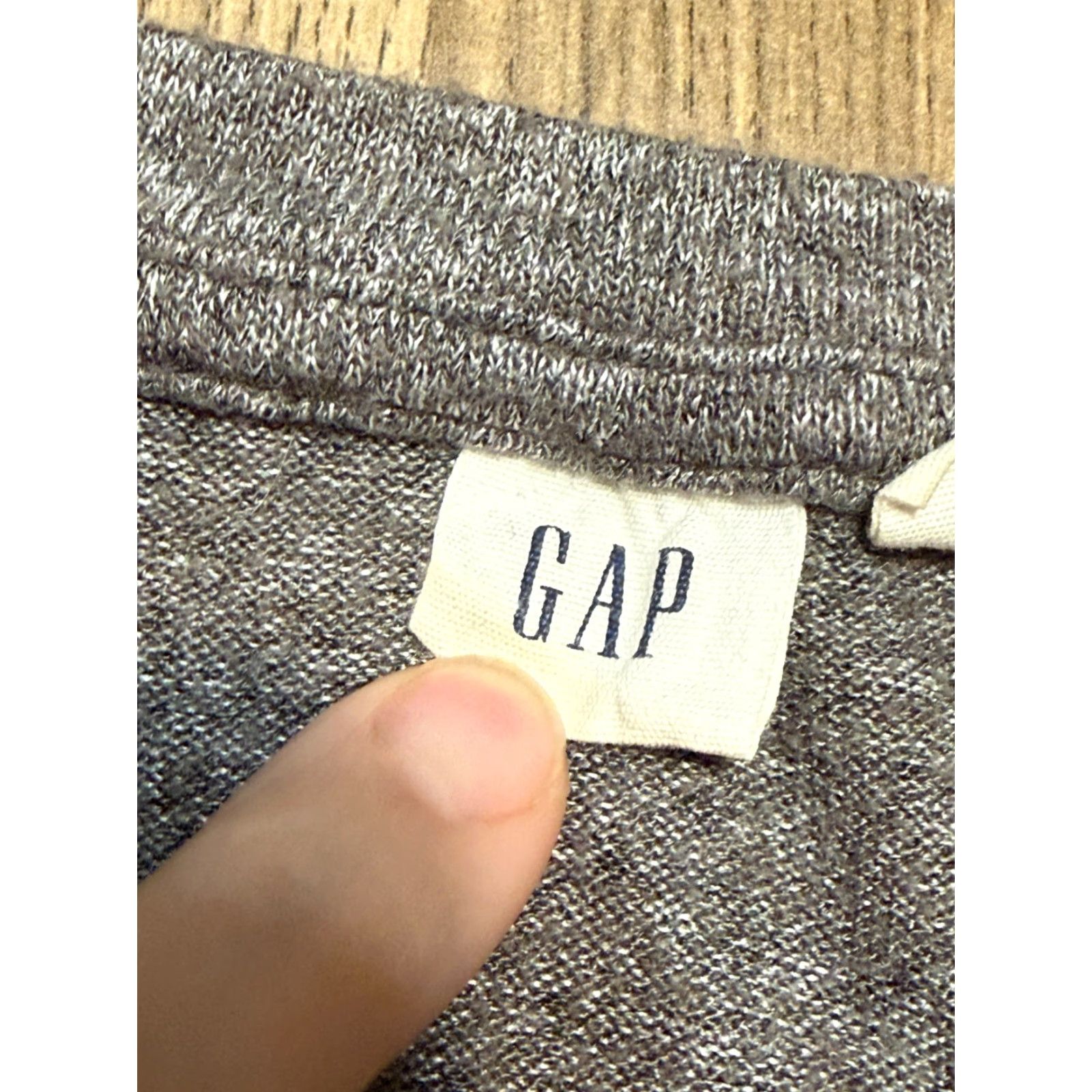 Gap GAP Shirt Women's Medium Gray V-Neck Long Sleeve Shirt Size M / US 6-8 / IT 42-44 - 5 Thumbnail