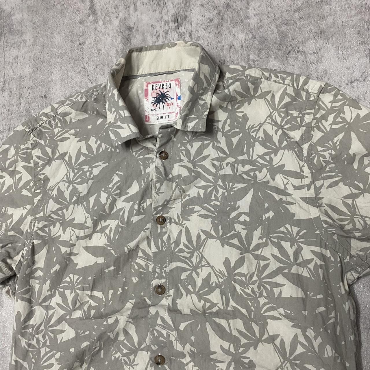 Other Green and white short sleeve button up shirt Size US S / EU 44-46 / 1 - 2 Thumbnail