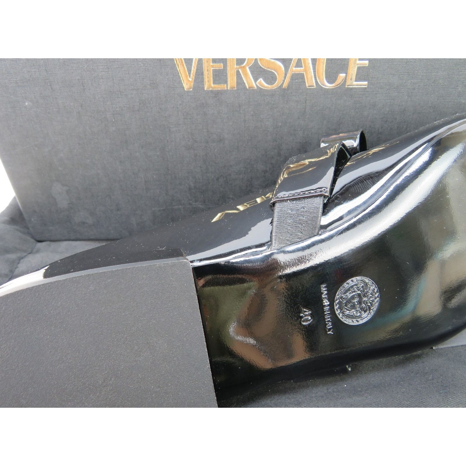 Versace VERSACE BLACK PATENT LEATHER COIN MEDUSA HEAD BOW FLATS 40 Size US 10 / IT 40 - 11 Thumbnail