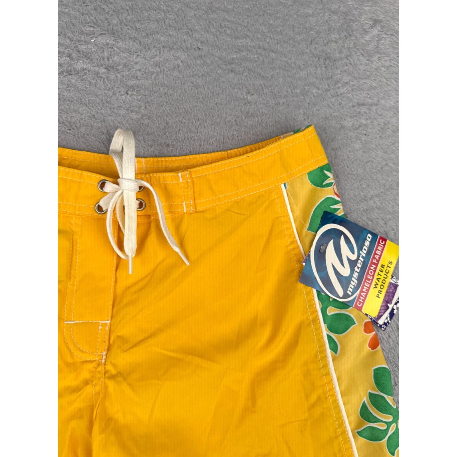 Vintage VINTAGE Mysterioso Board Shorts Women 4 Yellow Pattern Changing Chameleon Fabric Size 27" / US 4 / IT 40 - 5 Thumbnail