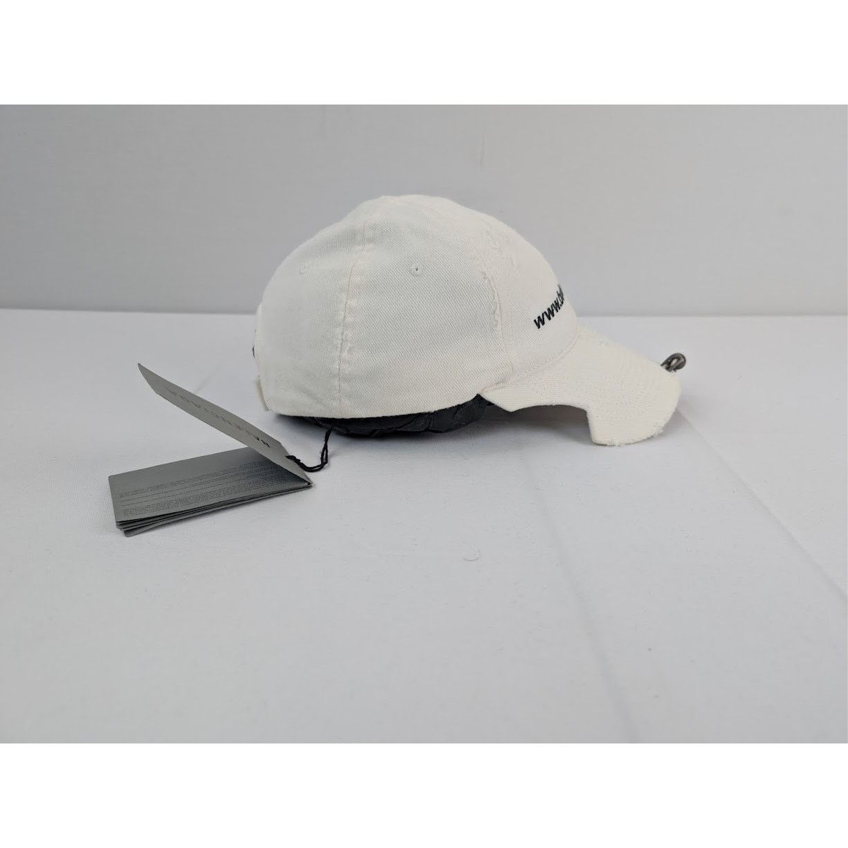 Balenciaga o1rshd1 Size: M / Cotton Drill Piercing Cap/Hat White/Black Size ONE SIZE - 5 Thumbnail