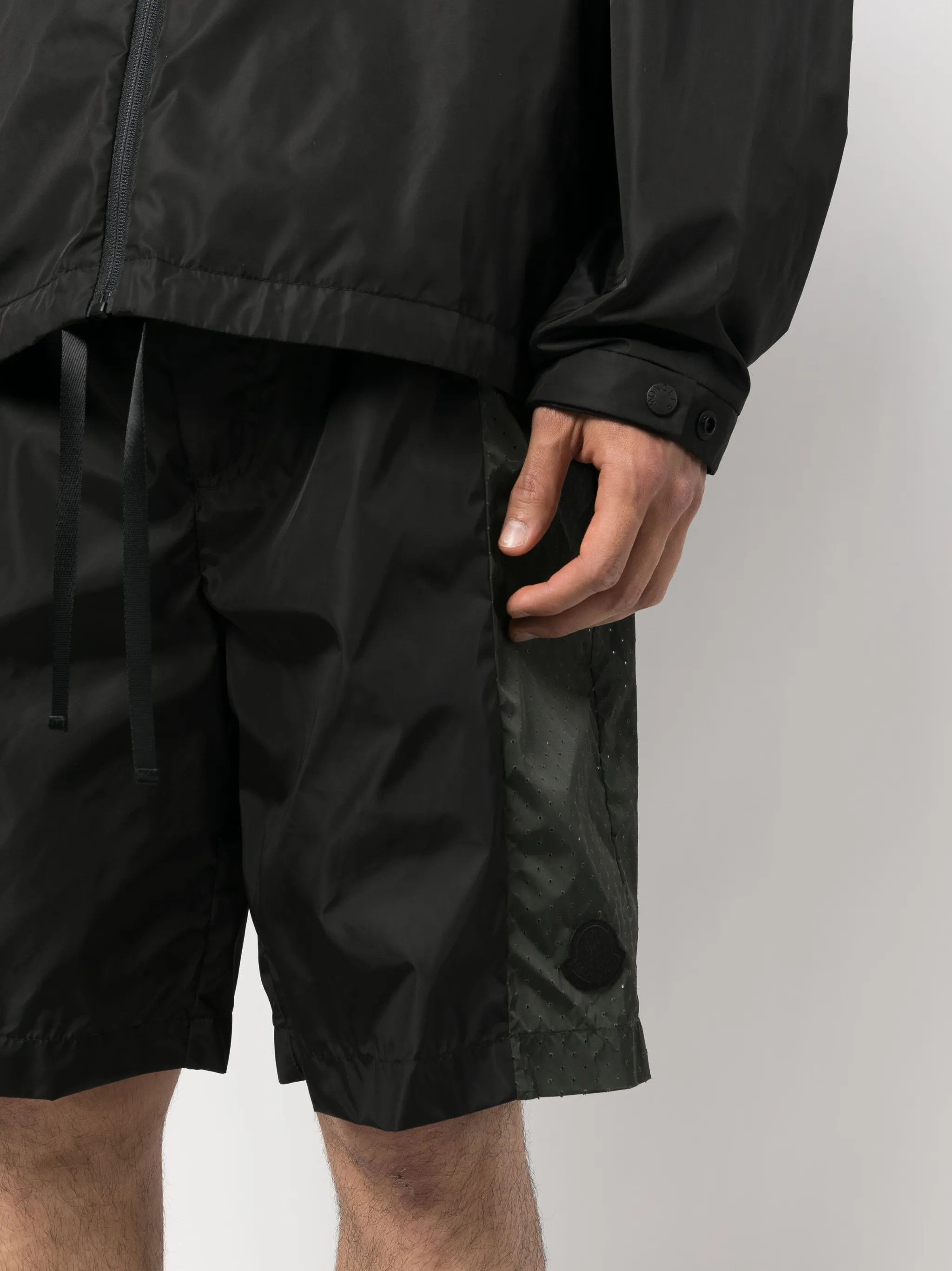 Moncler o1y0225 Short in Black/Green Size US 34 / EU 50 - 3 Thumbnail