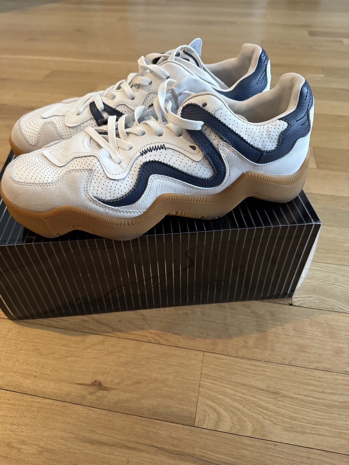 MSCHF V2. Wav Sneaker white gum navy size 13 sold out