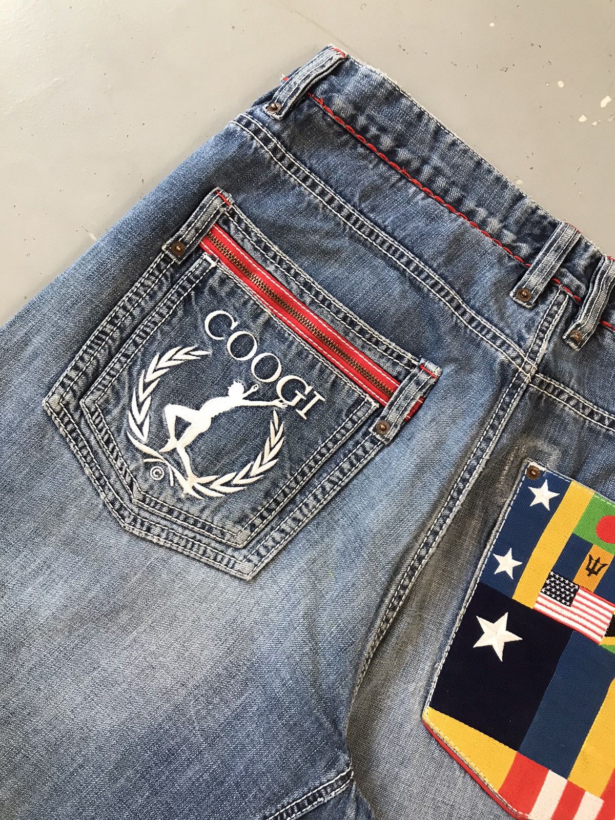 Coogi Vintage Coogi multi flags embroidered denim jort Size US 36 / EU 52 - 11 Thumbnail
